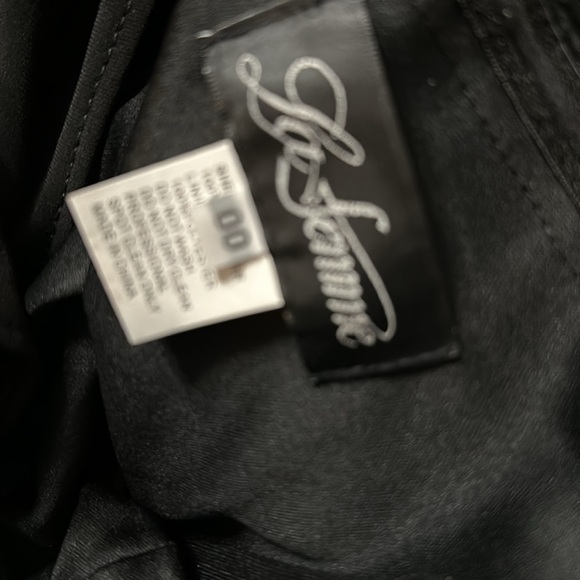 La Femme 31357 - One Shoulder Strap
Evening Gown size 00 Black NWT - Picture 8 of 8